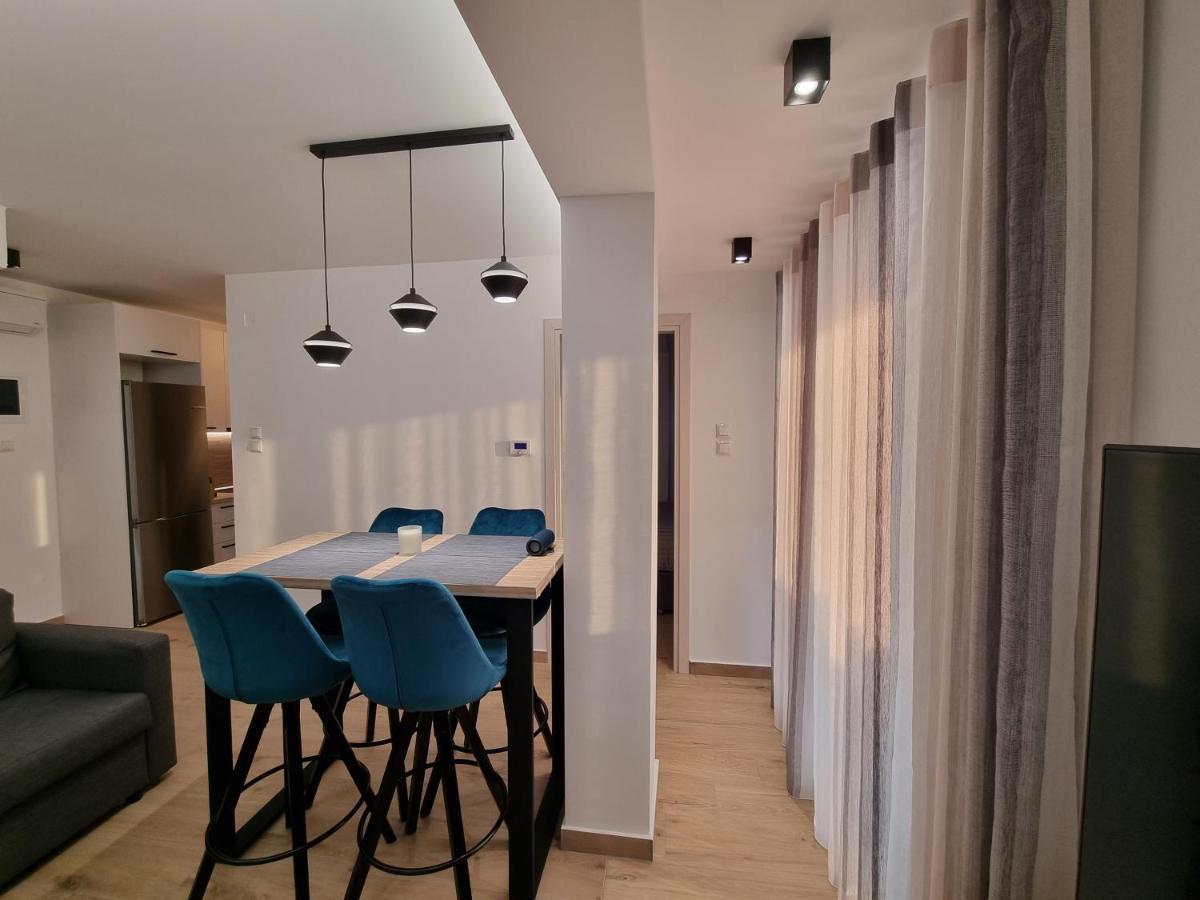Larisa Hospitality I - Roof Top Apartment - With Free Parking Bagian luar foto
