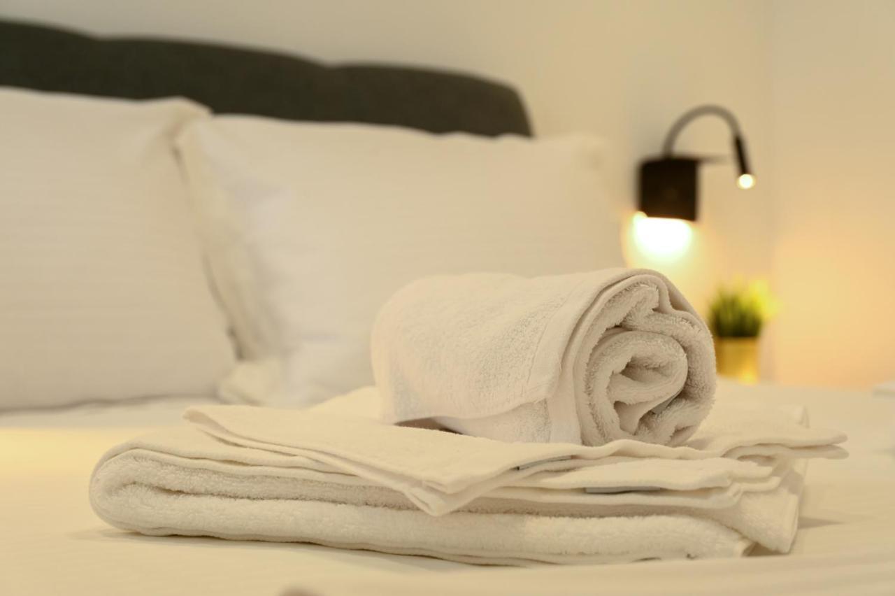 Larisa Hospitality I - Roof Top Apartment - With Free Parking Bagian luar foto
